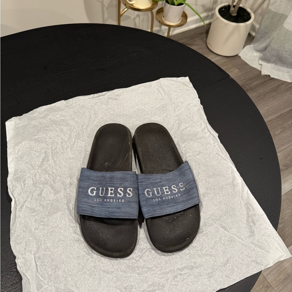 GUESS Slides - Picture 3 of 3